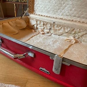 American Tourister Tiara suitcase in red